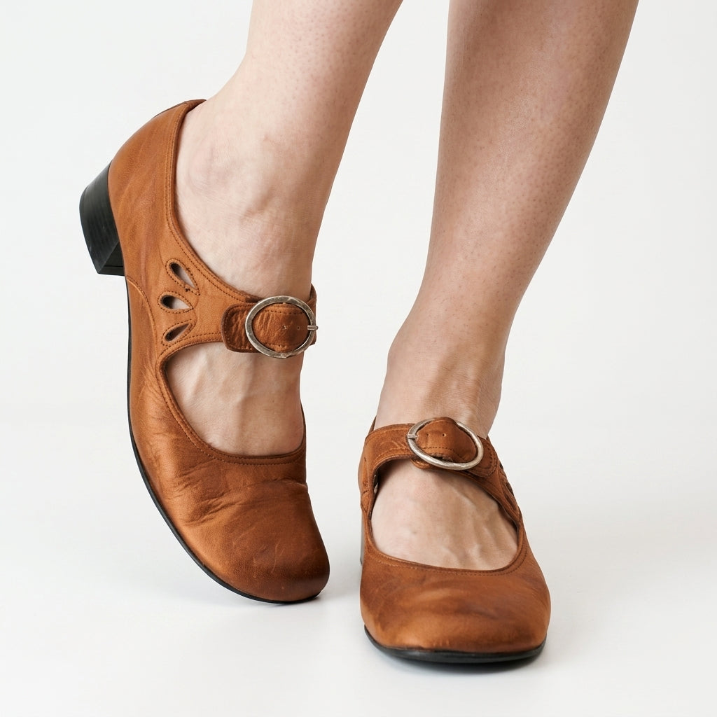 Women’s Heeled Sandals With Refined Open Design