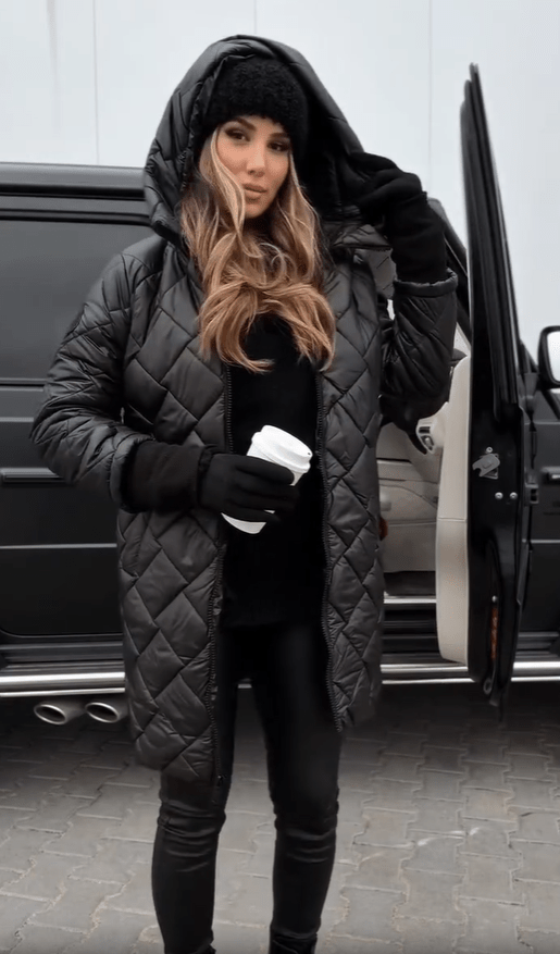 Bogna | Elegancka pikowana kurtka puchowa z kapturem - Kup online w Zorah