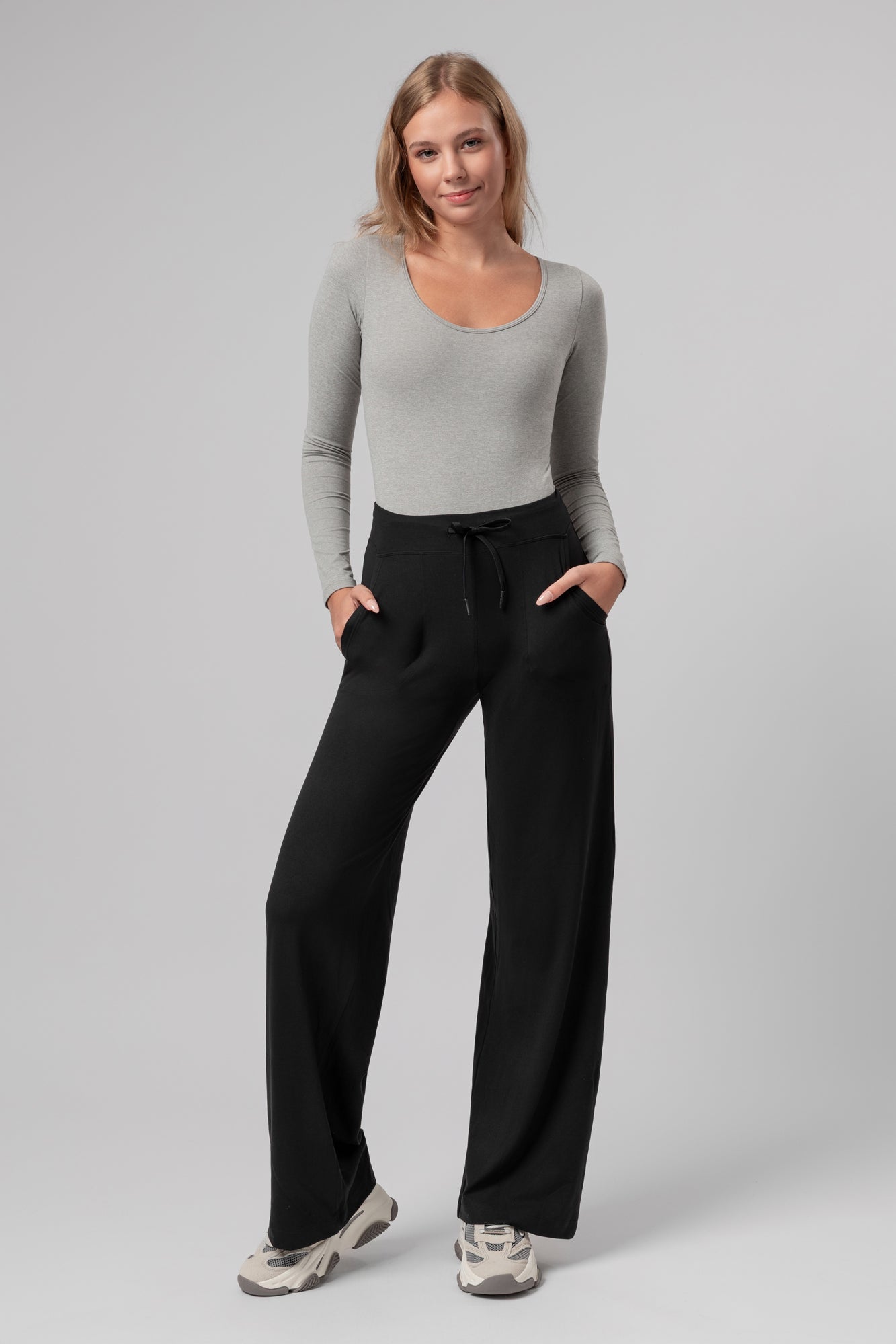 Spodnie dresowe Supercomfort Relaxed Ylenia - Kup online w Zorah