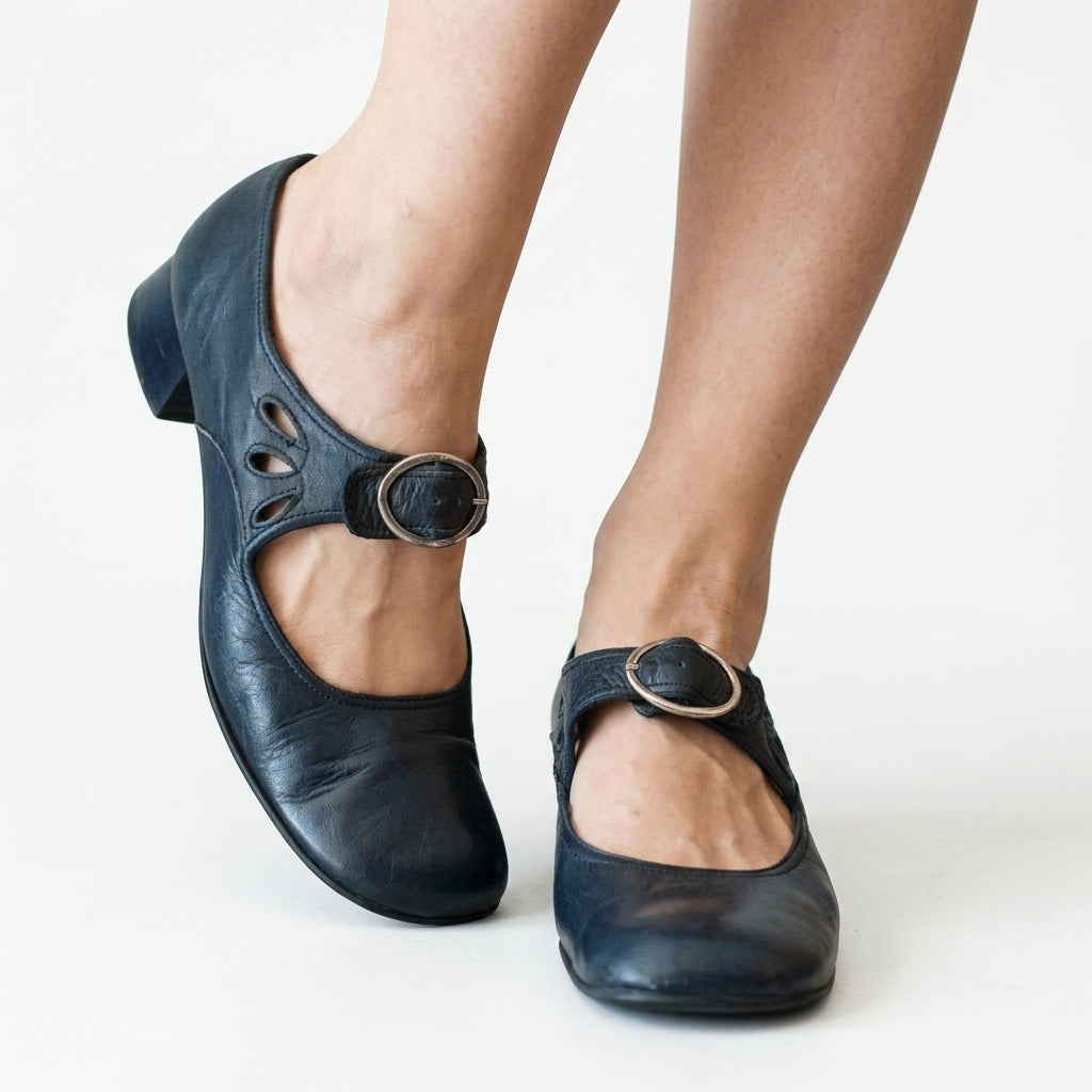 Women’s Heeled Sandals With Refined Open Design